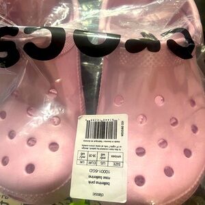 Brand new women’s croc size 8